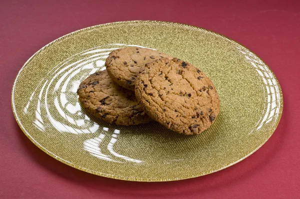 접시 위에 놓인 초콜릿 쿠키 — 스톡 사진