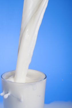 dökülen süt
