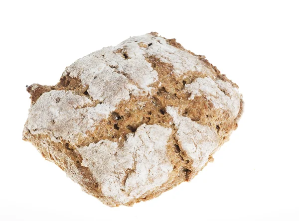 Frisches Brot vor weißem Hintergrund — Stockfoto