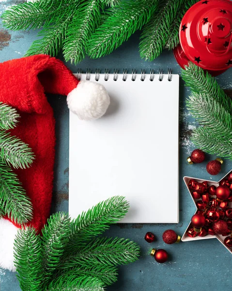 Navidad Año Nuevo Fondo Festivo Azul Con Cuaderno Blanco Abierto — Foto de Stock
