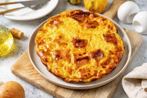 Frittata Pumpkin Bacon Ricotta Ceramic Plate Light Culinary Background Traditional — Stockfoto