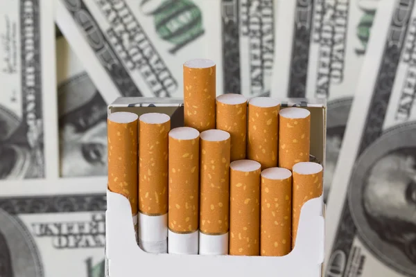 Kosten des Rauchens lizenzfreie Stockbilder