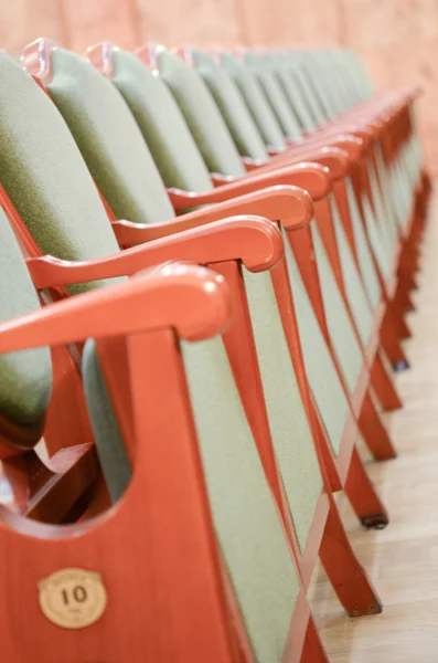 Sala de concertos cadeiras verdes — Fotografia de Stock