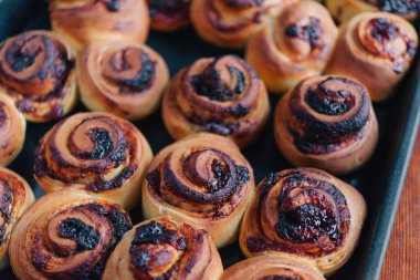 Reçelli ve çikolatalı maya çöreği yapıyorum. El yapımı kekler..