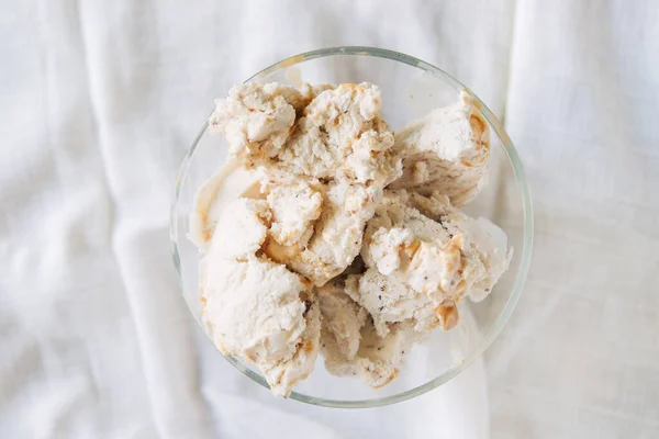 Top View Vanilla Ice Cream Chocolate Chip Cookies Chocolate Chips — Stock Photo, Image