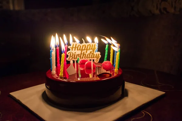 Torta Compleanno Cioccolato Con Candele Buon Compleanno — Foto Stock