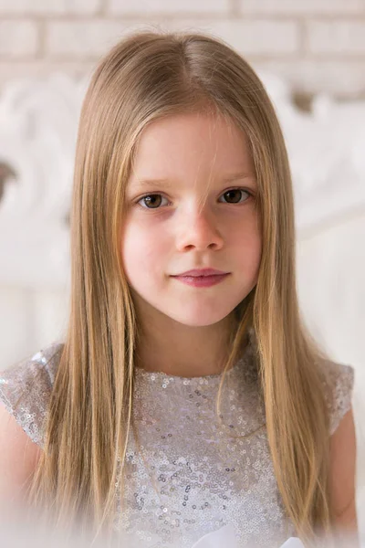 Portrait Cute Little Girl Big Brown Eyes Bright Room — Fotografia de Stock