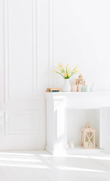 Decoração Casa Macia Jarro Branco Vaso Com Flores Bonitas Brancas — Fotografia de Stock