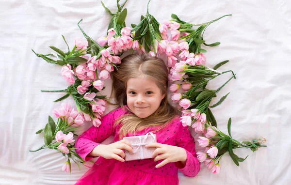 Портрет Милої Дівчинки Квітами Рожевій Сукні Дівчинка Квітах Вигляд День — стокове фото