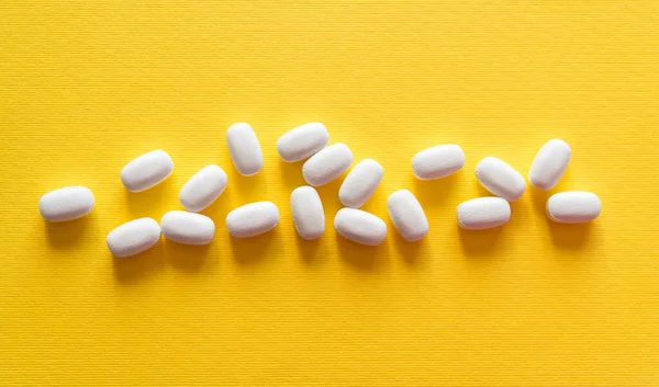 White Pills Yellow Background Health Care Medicine — Stock Photo, Image