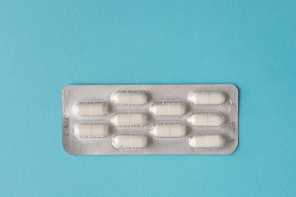 Blister White Pills Capsules Blue Background — стоковое фото