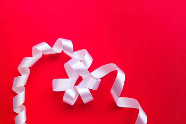 Nastro Regalo Bianco Sfondo Rosso Cartolina Elemento Design — Foto Stock