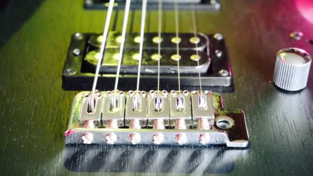 Vücut Detayları Elektro Gitarın Fretboard Sahne Işıklandırması Hafif Müzik Yüksek — Stok video