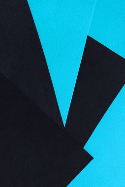 Soyut kağıt geometrik siyah, mavi arkaplan. Metnin için boşluk kopyala. en üstteki görünüm.