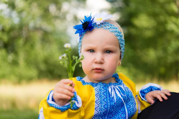 Little Girl National Ukrainian Clothes Vyshyvanka Ukraine War Aggression Terrorism — ストック写真