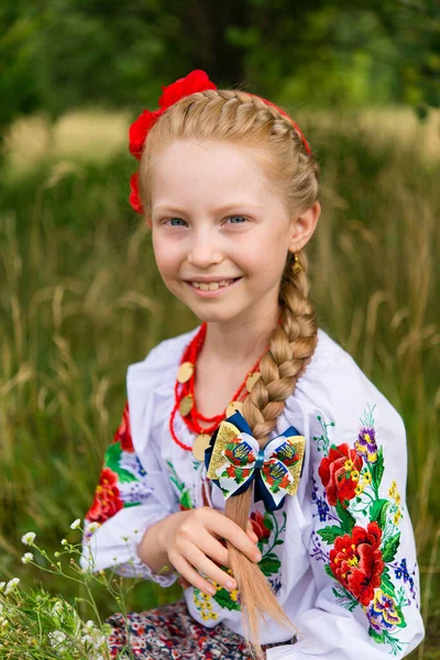 Little Girl National Ukrainian Clothes Vyshyvanka Ukraine Child Nature — Stockfoto