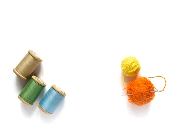 Multi Colored Spools Thread Close Multicolored Sewing Threads Isolated White — стоковое фото