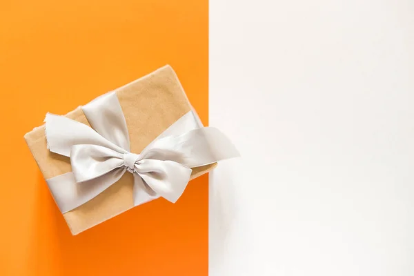 Gift Box Ribbon Yellow Background Flat Lay Flatlay Copy Space — Foto Stock