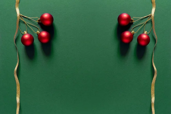 Christmas Decoration Red Balls Gold Ribbon Green Background Copy Space — Fotografia de Stock