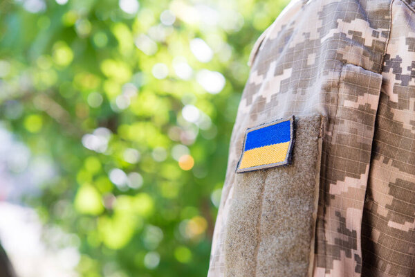 Киев, Украина, детали военной формы, национальный флаг