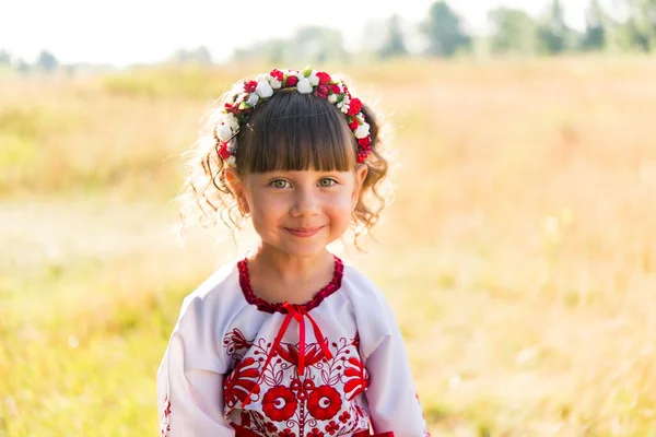 Little Girl National Ukrainian Clothes Vyshyvanka Ukraine Child Nature — Stok fotoğraf