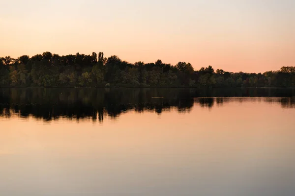 Pôr Sol Sobre Rio Com Reflexo Água — Fotografia de Stock