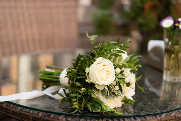 Schöner Hochzeitsstrauß Aus Blumen — Stockfoto