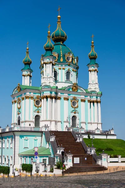 St. Andrew Kilisesi ya da St. Andrew Katedrali, mimar Bartolomeo Rastrelli. Kyiv, Ukrayna