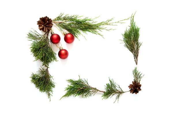 Vánoční Pozadí Zelených Jedlových Větví Izolovaném Bílém Pozadí Rám Horní — Stock fotografie