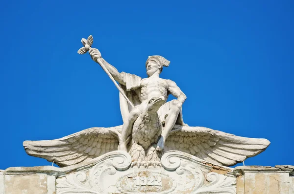 Hombre en el águila — Foto de Stock