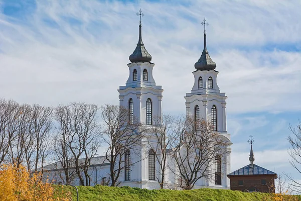 Eglise Sous Ciel Bleu — Photo