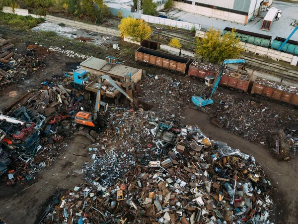 Metal Geri Dönüşüm Endüstrisi Hurdalığın Insansız Hava Görüntüsü — Stok fotoğraf