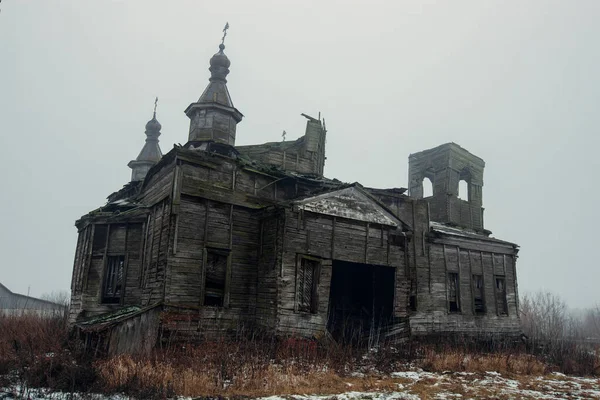 Starý Opuštěný Dřevěný Zřícený Ruský Kostel Mlze Kamence Kursk — Stock fotografie
