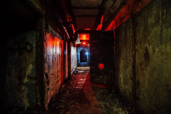Gamla Övergivna Smutsiga Sovjetiska Bunker Eko Kalla Kriget — Stockfoto