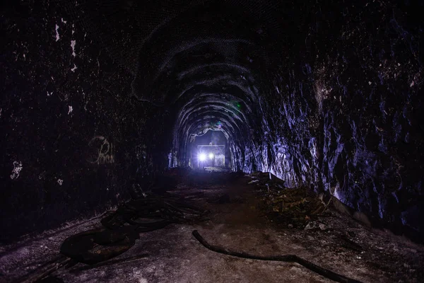 Temné Strašidelné Opuštěné Uhelné Doly Podsvícení — Stock fotografie