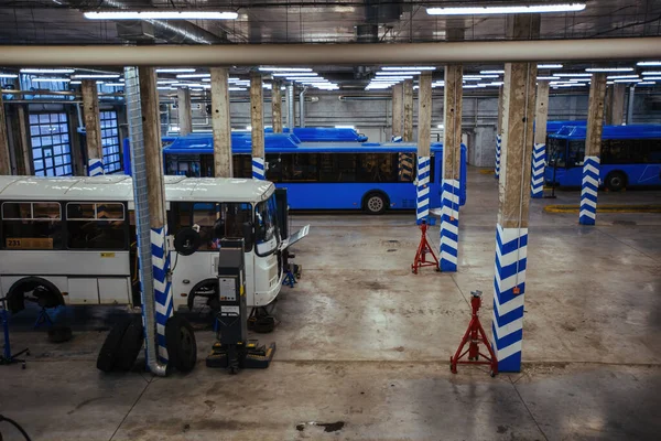 Bussar Den Moderna Reparationsverkstaden — Stockfoto