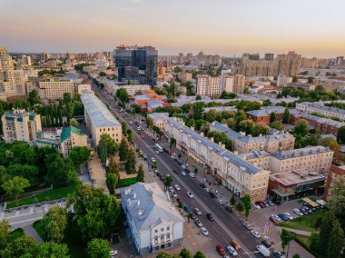 İyi akşamlar Voronezh şehri. Devrim Prospect - Voronezh 'in merkezi caddesi.