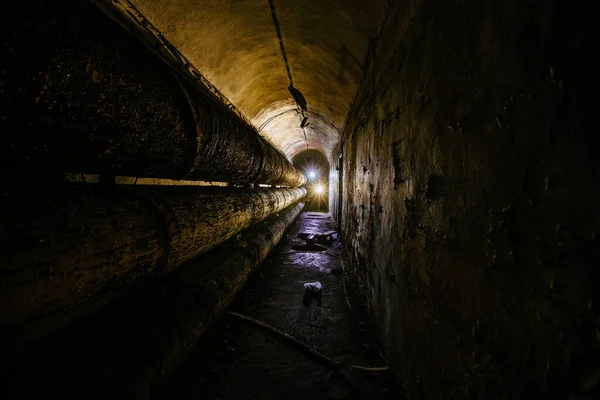 Tunnel Sotterraneo Calcestruzzo Volta Fogna Condotto Riscaldamento Sistema Approvvigionamento Idrico — Foto Stock