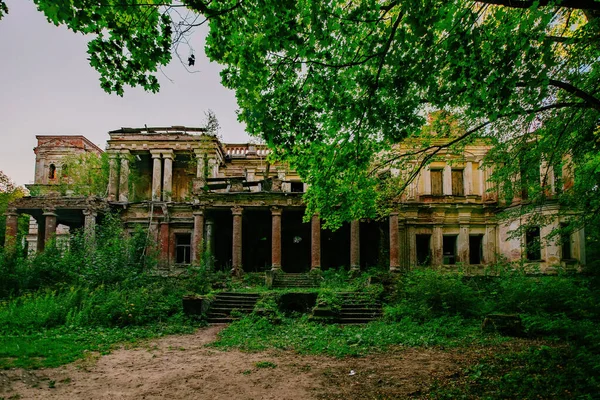 Old Ruined Overgrown Abandoned Mansion Former Manor Stepanovskoe Pavlishchevo Kaluga — 图库照片