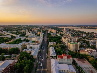 Voronezh 'in gece şehri. Devrim Prospect - Voronezh 'in merkezi caddesi.