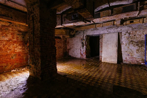 Oscuro Sótano Abandonado Viejo Espeluznante Bajo Casa —  Fotos de Stock