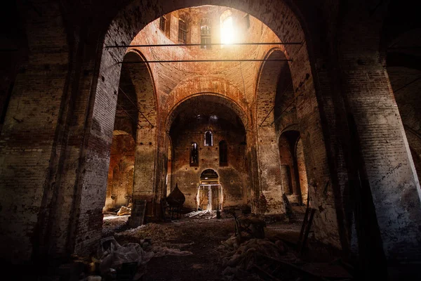 Belseje Régi Elhagyatott Vörös Tégla Ortodox Templom — Stock Fotó