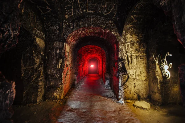Ciemna Przerażająca Opuszczona Podziemna Świątynia Jaskini — Zdjęcie stockowe