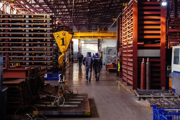 Industrieel Magazijn Planken Met Een Verpakking Van Goederen — Stockfoto