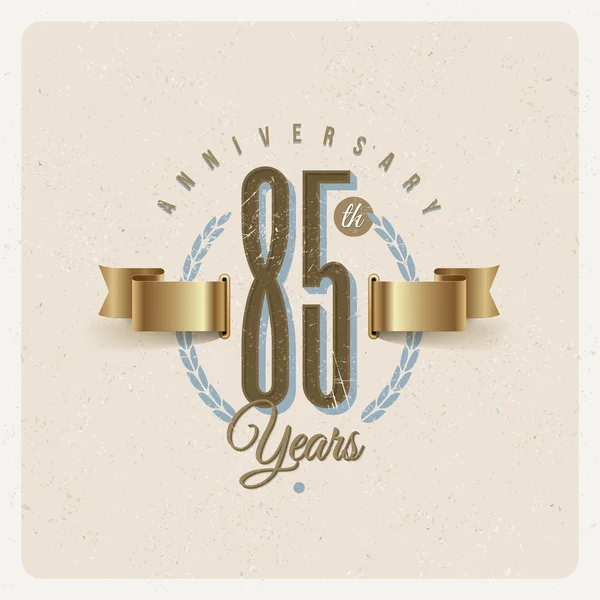 Vintage emblema de tipo Aniversario con cinta dorada y elementos decorativos - ilustración vectorial — Vector de stock