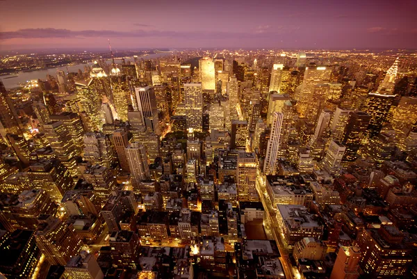 Нью-Йорк Манхэттен ночью — стоковое фото