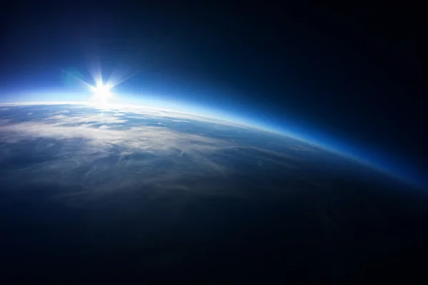 Maa universumista (otettu 20 km maanpinnan yläpuolella) Todellinen valokuva — kuvapankkivalokuva