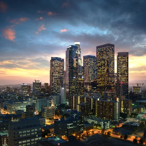 Los angeles downtown bei Sonnenuntergang, Kalifornien — Stockfoto