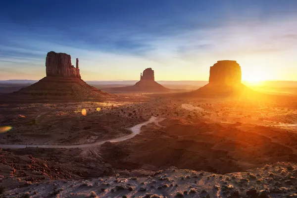 Monument valley bij zonsopgang — Stockfoto