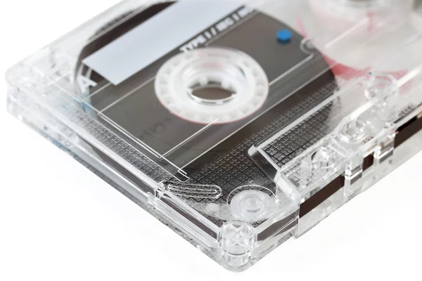Старая аудиокассета на белом фоне — стоковое фото